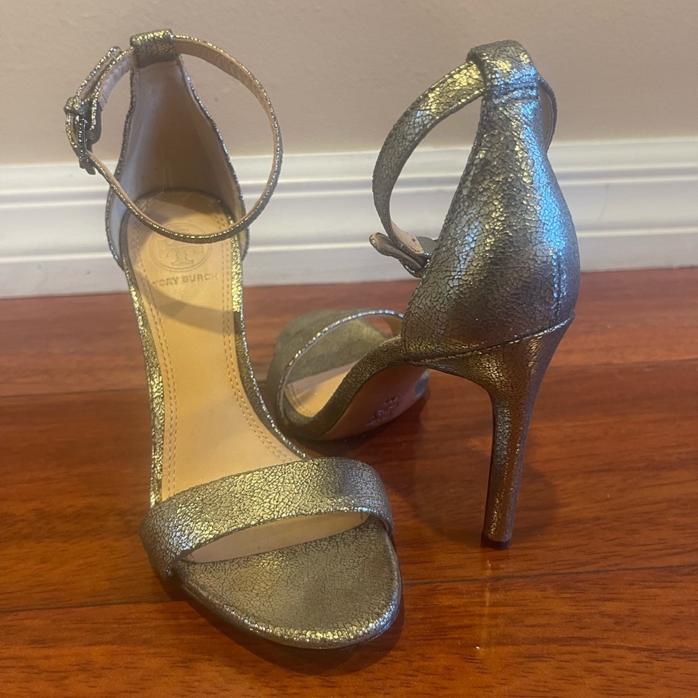 Tory Burch grey metalic heels